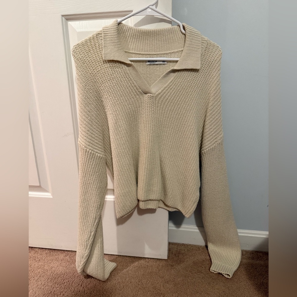 HOLLISTER Women's V-Neck Cream Sweater Size S